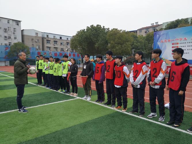 武汉市汉铁初级中学"青春小铁与军运同行"暨"同成杯"校园足球赛八年级