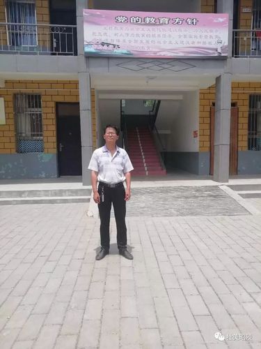 常朝朋,陕西咸阳礼泉县赵镇常家村人,现供职于赵镇索村小学.