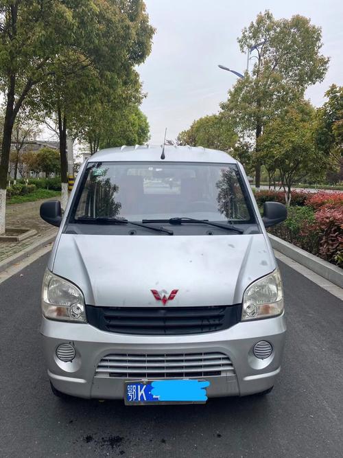 13年五菱之光面包车7座