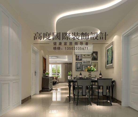 餐厅吊顶选用异性的吊顶,但吊顶中间选用圆形吊顶,选用方形的餐桌