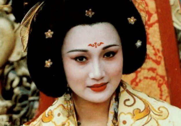 杨玉环死因终于被揭开,并非缢死马嵬坡?死得很惨还被李隆基安葬