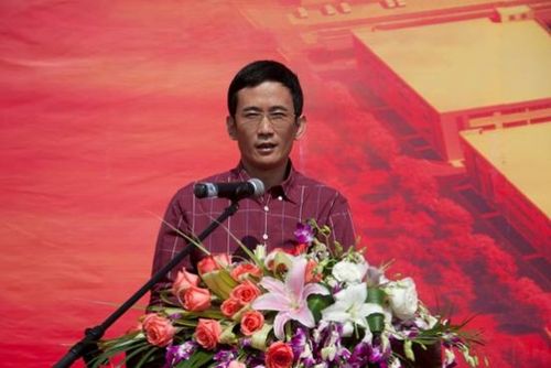 新闻速递    在雄壮的《工投之歌》乐曲声中,工业集团总经理张志东