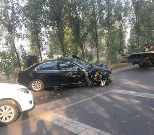 称帕萨特碰撞不好 真的一撞安全性却令人眼前一亮