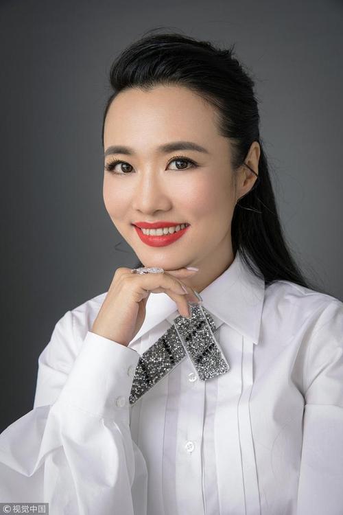 央视女主持王曦梁独家写真发布