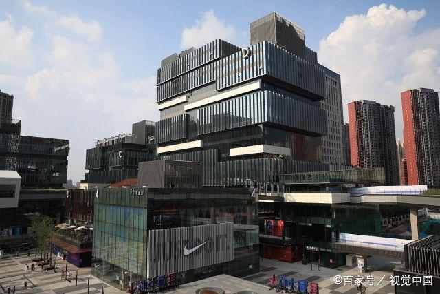 陕西西安:曲江创意谷车水马龙,再现长安复道行空盛景!