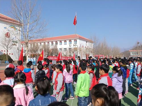 西田各庄镇中心小学"学雷锋践行动"主题活动月启动