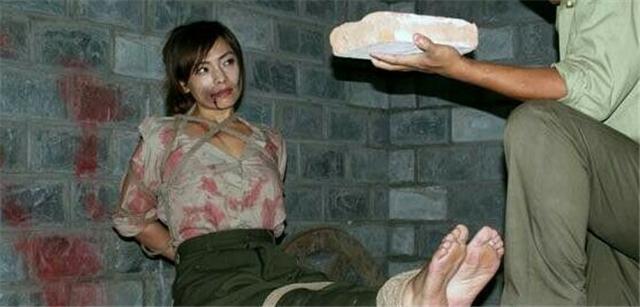 古代的老虎凳只需3块砖头便让犯人招供到底有多恐怖