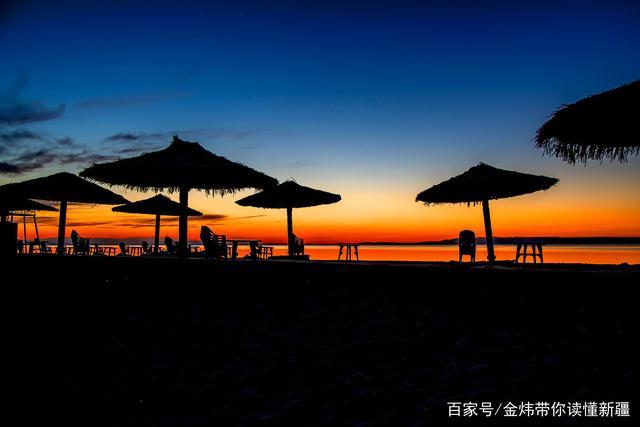 样的节日,不一样的氛围,游客从各地纷至沓来,齐聚福海县黄金海岸景区