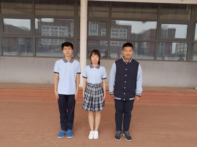 校园新风景——师大附校穿新校服的学生们