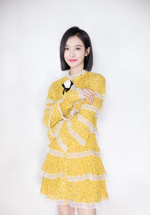 宋茜剪了这款简约精致的齐尾直短发,减龄又时尚,网友