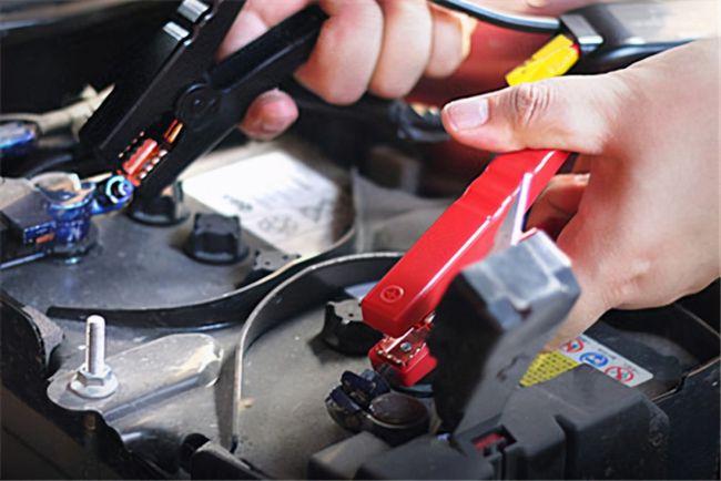 给汽车电瓶"搭电",注意事项汽修工再说一次:接极顺序不能搞错