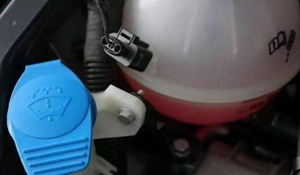 更换防冻液需要注意什么自己更换防冻液需要注意什么