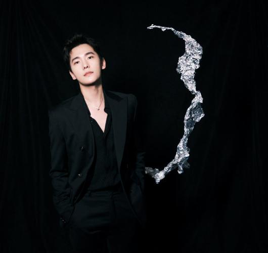 杨洋壁纸|黑白相配,与你颜值更配