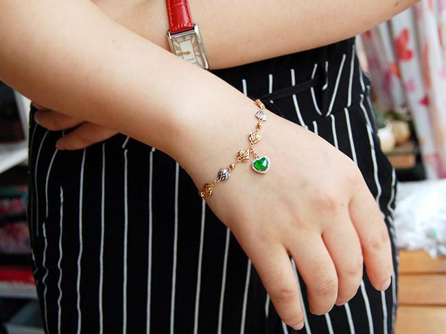 天生珠宝0461时尚甜美辣绿心形◎18k金天然翡翠手链◎12年诚信老店