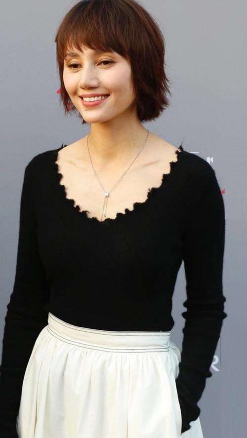 袁泉唯美时尚写真照,气质优雅,温婉可人