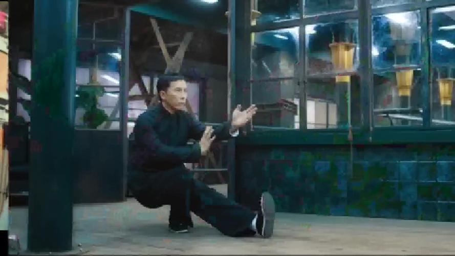 叶问单挑肌肉猛兽,泰森技巧和力量哪个更厉害呢?