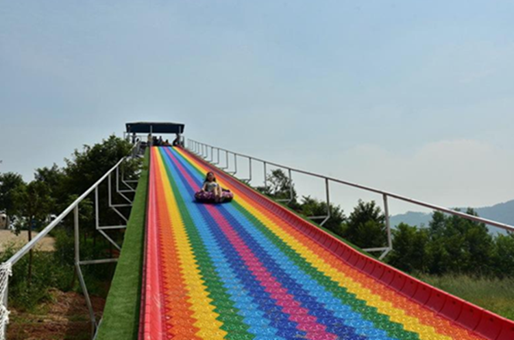 旱雪滑道厂家可定制滑雪圈滑道七彩滑道