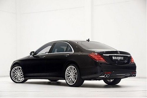 了高档皮质或者alcantara座椅,brabus的铭牌也会在车身内部各处出现