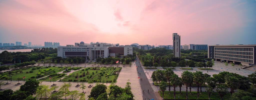  p>广州大学( i>guangzhou university /i>)是经教育部批准成立的综合
