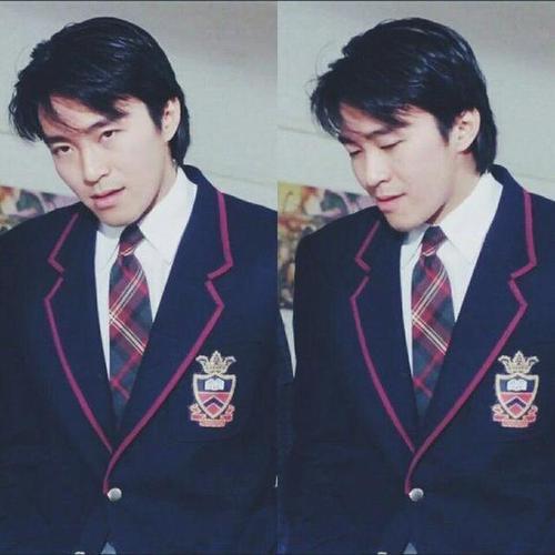 周星驰蒙眼跟华仔一样的帅!但我们只记住了星爷的演技