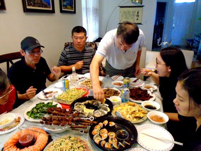 三个家庭聚会欢度加拿大感恩节