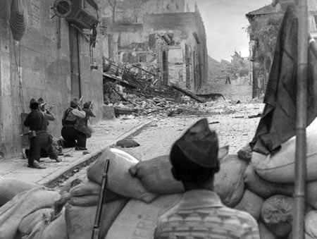 进行战斗的西班牙共和国军