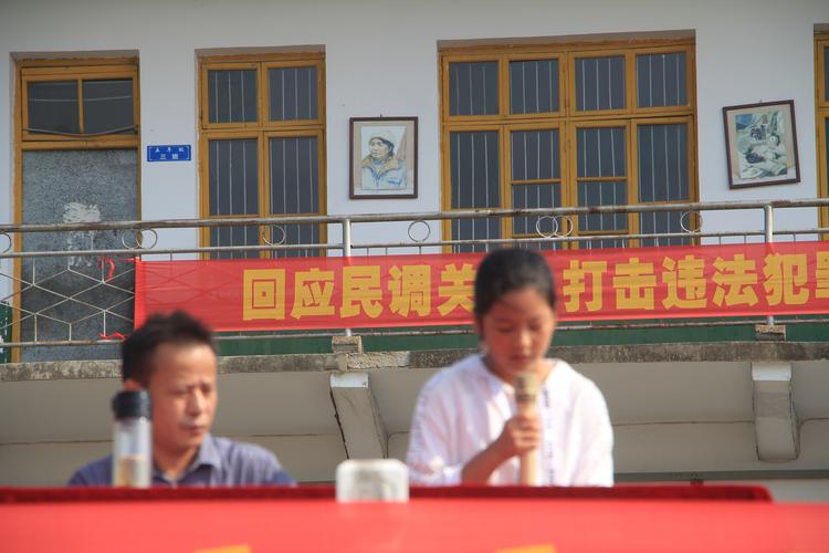 新高度上奋发绘蓝图 写美篇        9月6日上午,株木山中学操场热闹