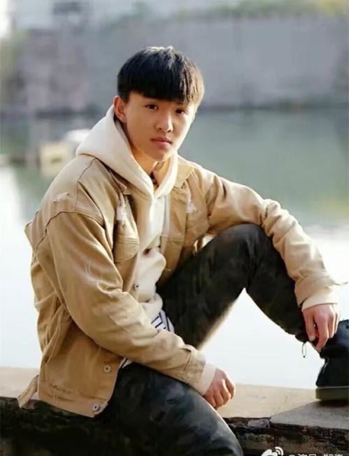 还记得《星际精灵蓝多多》里的蔡小豆吗,他现在长这样