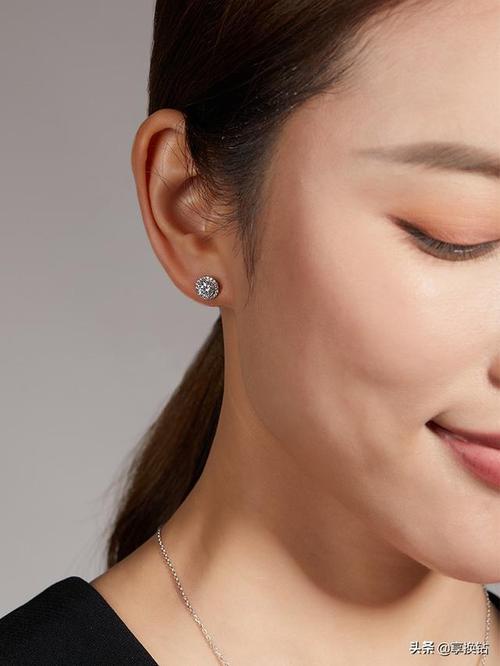 脸大的姑娘如何选择莫桑钻耳饰?|耳环|耳钉|饰品_网易