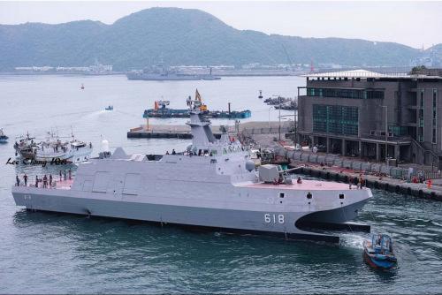 资料图:台湾"航母杀手"沱江级双体隐身巡逻舰海试