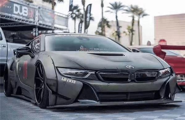 在改装了气动避震后,更加凸显时尚炫酷范儿,在正常行驶时可以根据