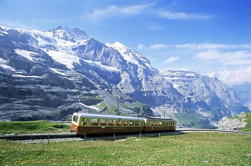 「阿尔卑斯山」欧洲最高的山脉,位于法国,意大利,瑞士