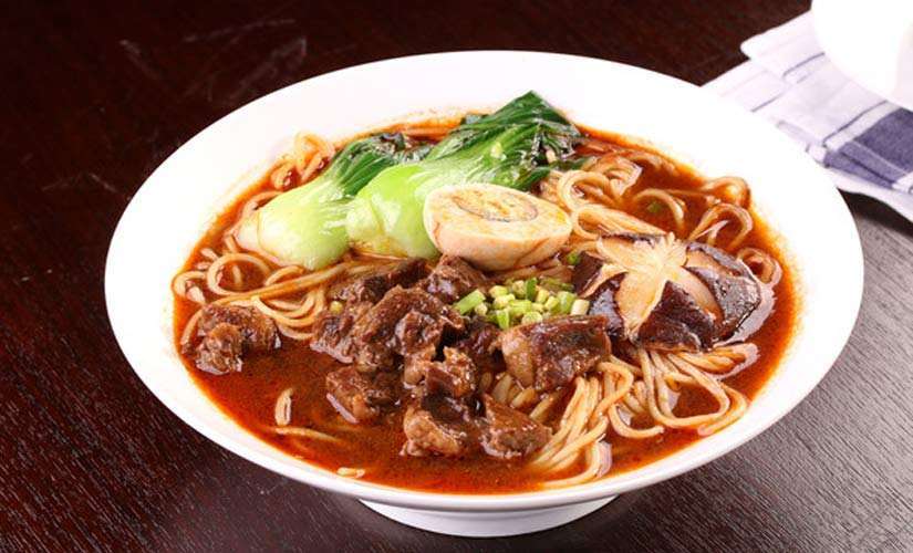 辣子鸡面,属于一种在四川面店里经常可以见到的面条.