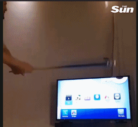 都怪马赛输球!球迷怒砸电视 脚踹不过瘾咣咣头槌