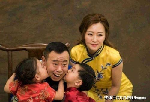 被网友"逼捐"的潘长江女儿,嫁富豪老公,被传离婚,到底