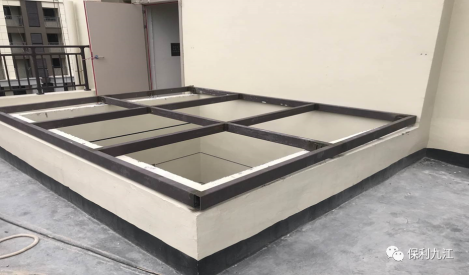 4.洋房天井增设玻璃雨棚