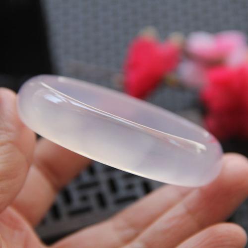 淡紫巴西紫玉玛瑙手镯通透晶莹正品紫罗兰玉髓手镯