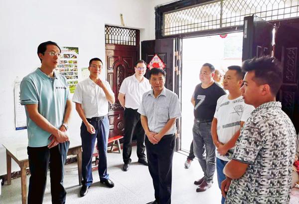 区委常委,组织部部长赵世均到圣水镇山羊村检查指导脱贫攻坚工作