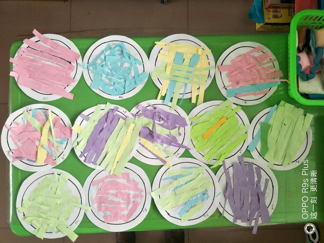 小班剪纸---《好吃的面条》