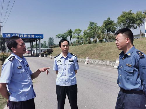 钟祥市公安局副局长王锟带领"三治"专班人员现场督办"