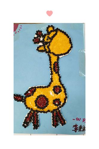 "豆中妙趣"手工豆子粘贴画