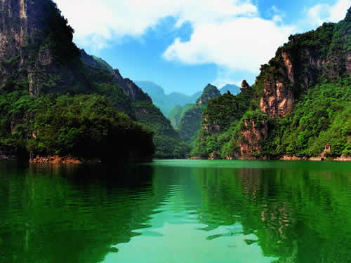 国内旅游资讯 > 组图  1 查看原图  分享到: 峰林峡(原名群英湖)风景