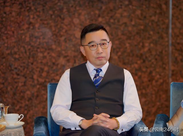 现任昆明中维翠湖宾馆董事总经理吴澎先生酒店现任总经理吴澎先生在