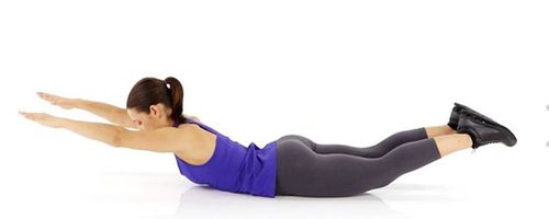 小燕飞的动作怎么做