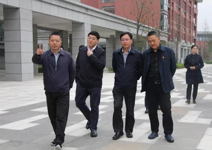 成都市教育局局长刘强莅临我校视察工作