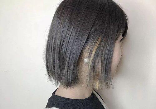 女生圆脸短发 离子烫直发发型