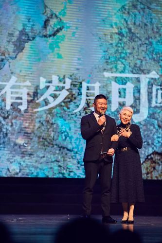 上海体育解说界的扛把子 —— 汪译男 热爱体育的各位一定不陌生 他