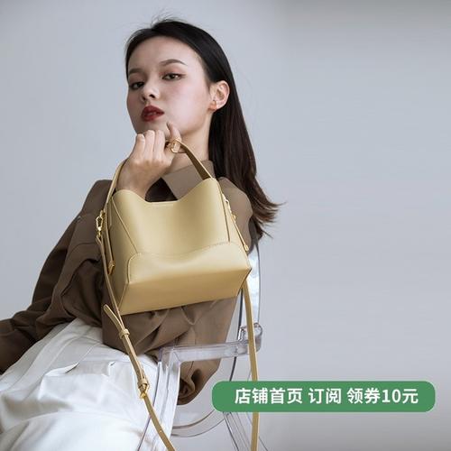潮时尚 今年流行包包斜挎水桶包2021年新款 单肩包宽带手提包女春款