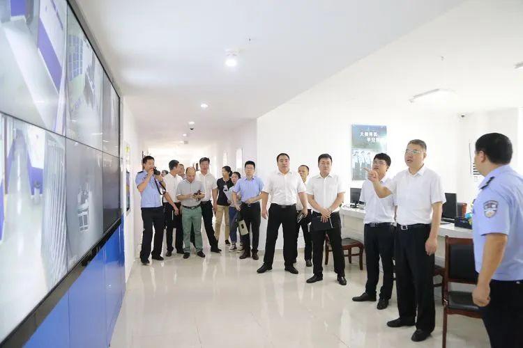 秀英区委书记郭刚深入区公检法机关实地走访调研_海口