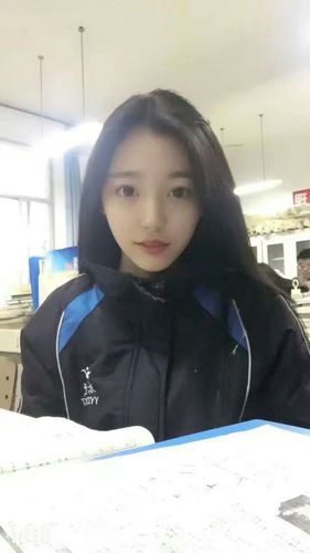 我们学姐高二还是高三的照片,真的太美了,她是我见过最美的女孩子!